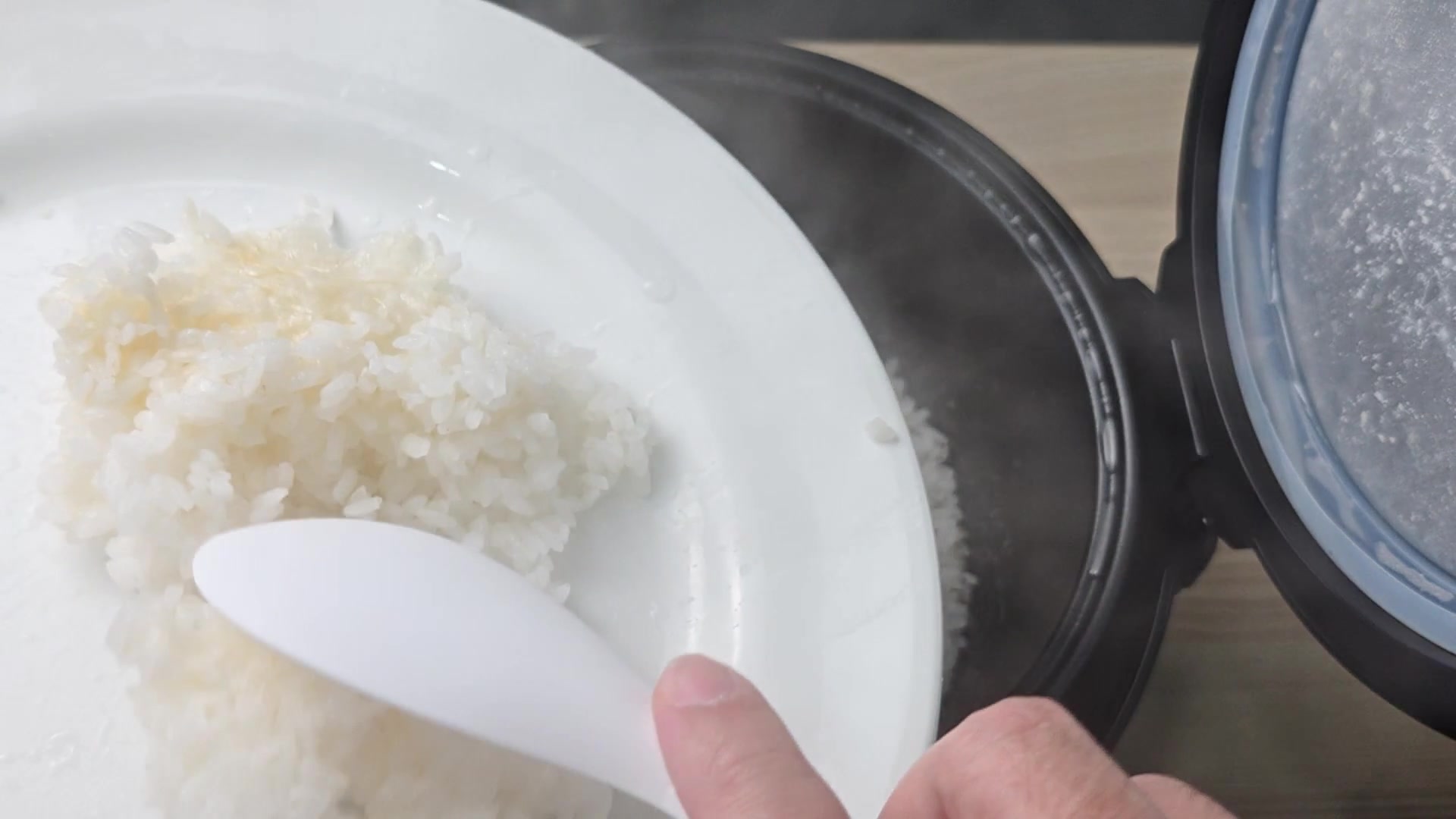 sushi-rice-in-an-aroma-cooker-is-1-1-water-ratio-actually-right-7.jpg